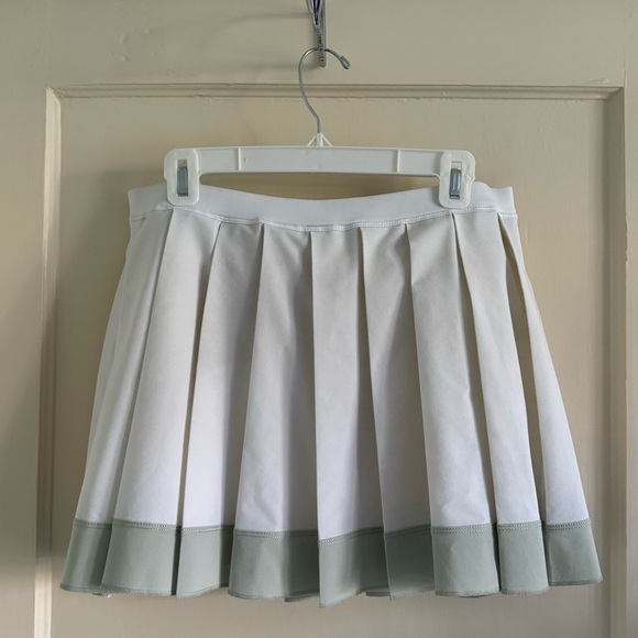 Nike White Tennis Skirt, Size XL - Picture 4 of 5